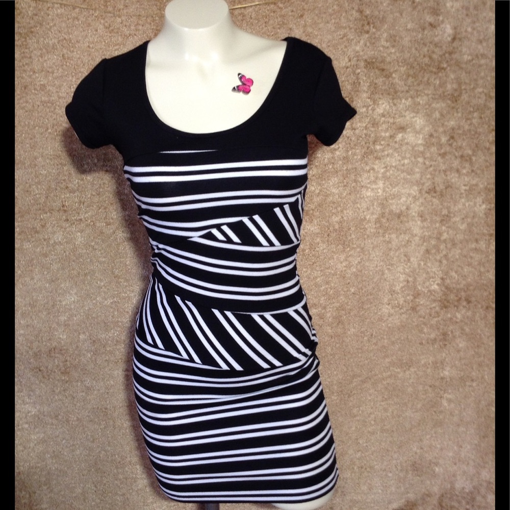 GUESS BLACK & WHITE BODYCON DRESS